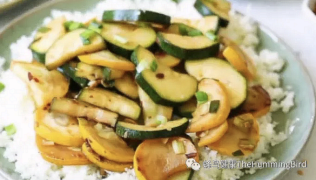 西葫芦盖浇花菜“饭”